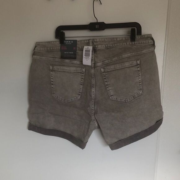 Torrid MidRise Vintage Stretch Shorts Size 18 NWT Smokestack - Picture 2 of 6